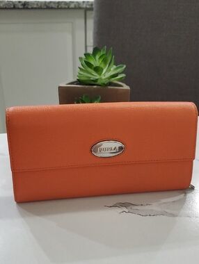 🇮🇹Furla Tangerine Orange Saffiano Leather Continental Wallet🧡